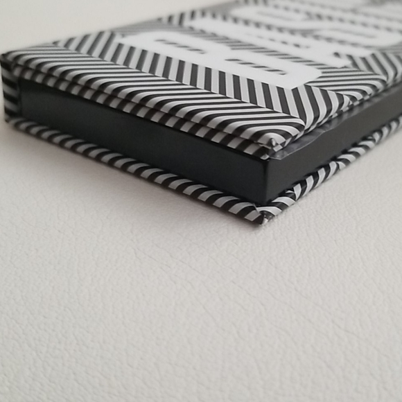 Mac girls Basic bitch palette - Picture 3 of 3